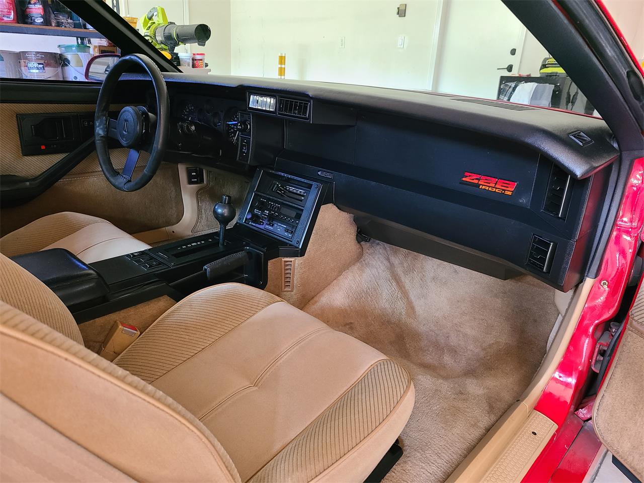 Chevrolet-Camaro-iroc-z-1986-Bright-Red-Saddle-Tan-11