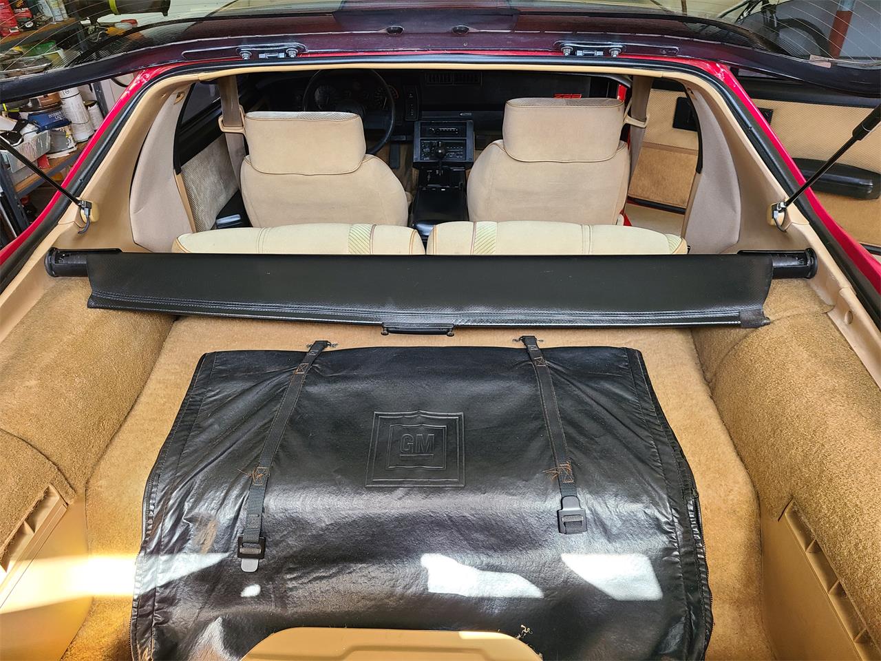 Chevrolet-Camaro-iroc-z-1986-Bright-Red-Saddle-Tan-17