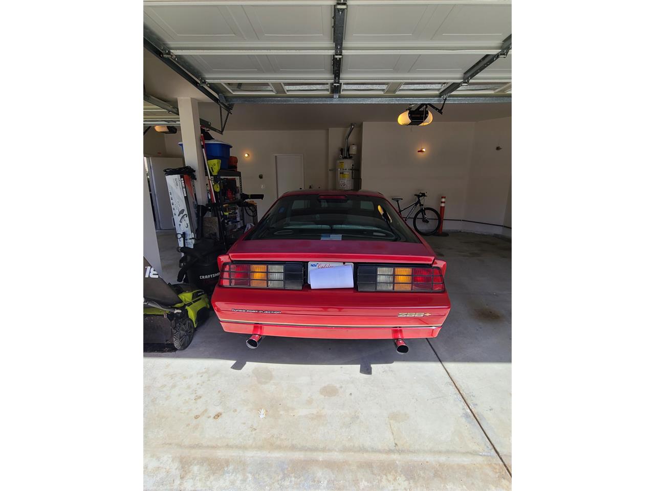 Chevrolet-Camaro-iroc-z-1986-Bright-Red-Saddle-Tan-6