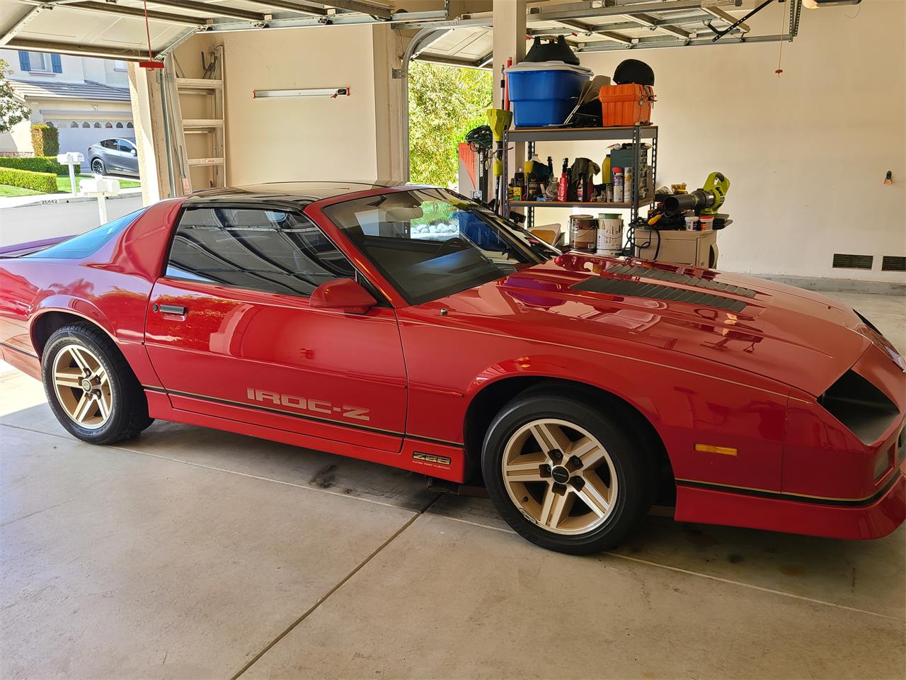 Chevrolet-Camaro-iroc-z-1986-Bright-Red-Saddle-Tan-8