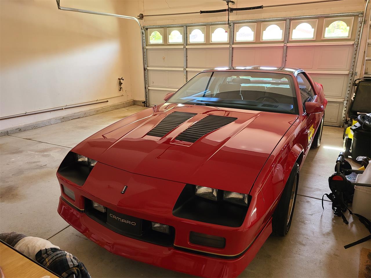 Chevrolet-Camaro-iroc-z-1986-Bright-Red-Saddle-Tan-9