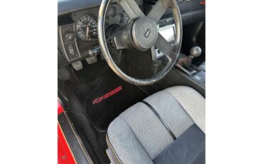Chevrolet-Camaro-iroc-z-1988-Red-Gray-and-Black-12