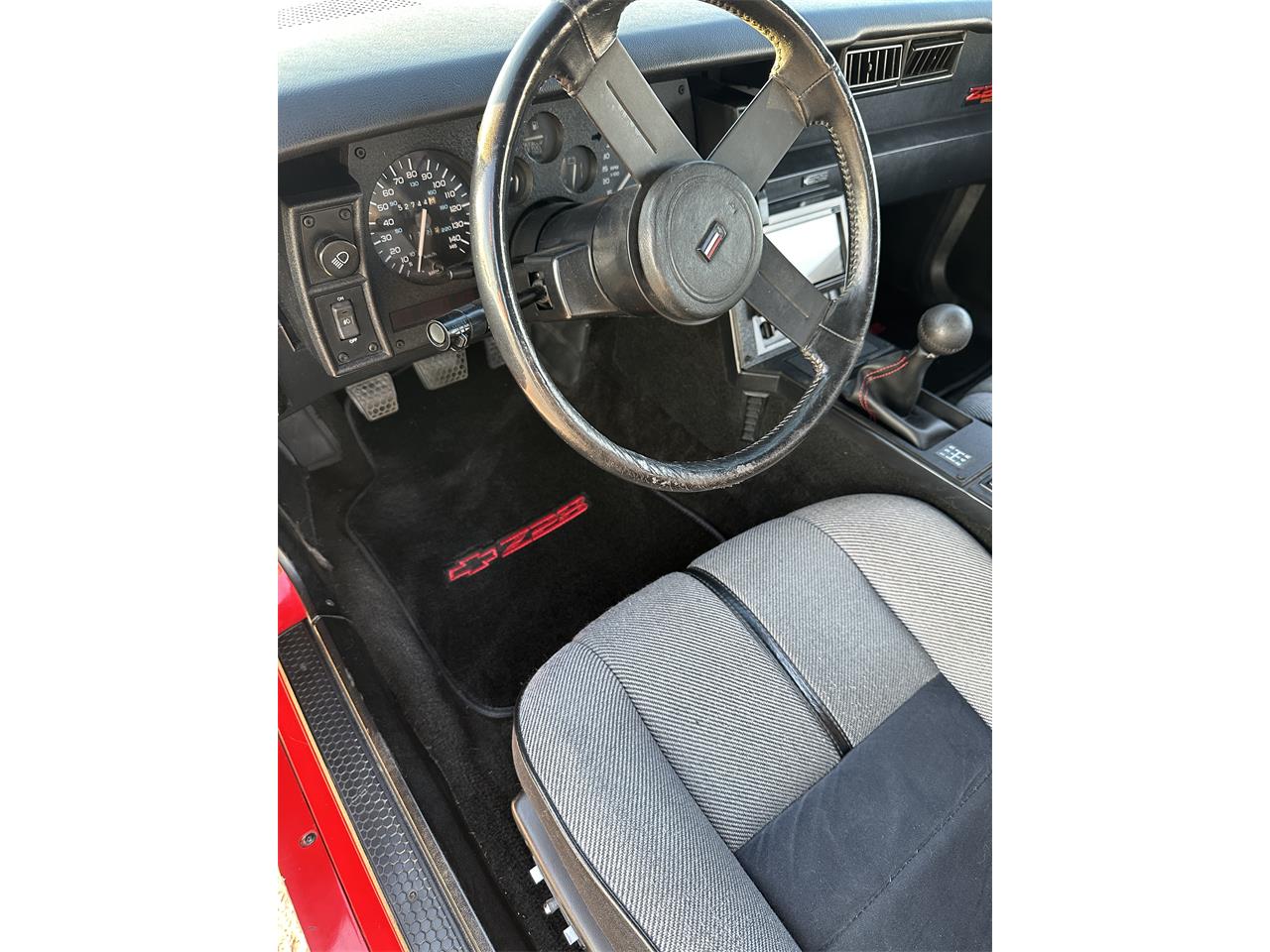 Chevrolet-Camaro-iroc-z-1988-Red-Gray-and-Black-12