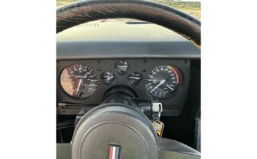 Chevrolet-Camaro-iroc-z-1988-Red-Gray-and-Black-13