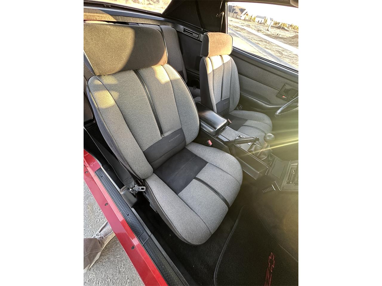 Chevrolet-Camaro-iroc-z-1988-Red-Gray-and-Black-17