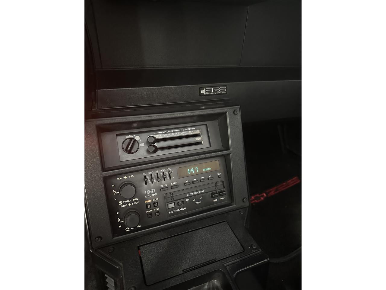 Chevrolet-Camaro-iroc-z-1988-Red-Gray-and-Black-23