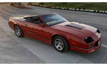 Chevrolet-Camaro-iroc-z-1988-Red-Gray-and-Black-25
