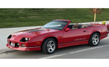 Chevrolet-Camaro-iroc-z-1988-Red-Gray-and-Black-26