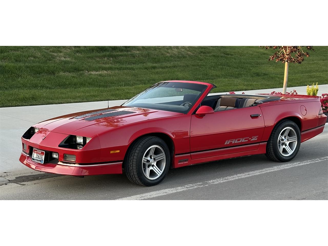 Chevrolet-Camaro-iroc-z-1988-Red-Gray-and-Black-26