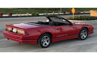 Chevrolet-Camaro-iroc-z-1988-Red-Gray-and-Black-27