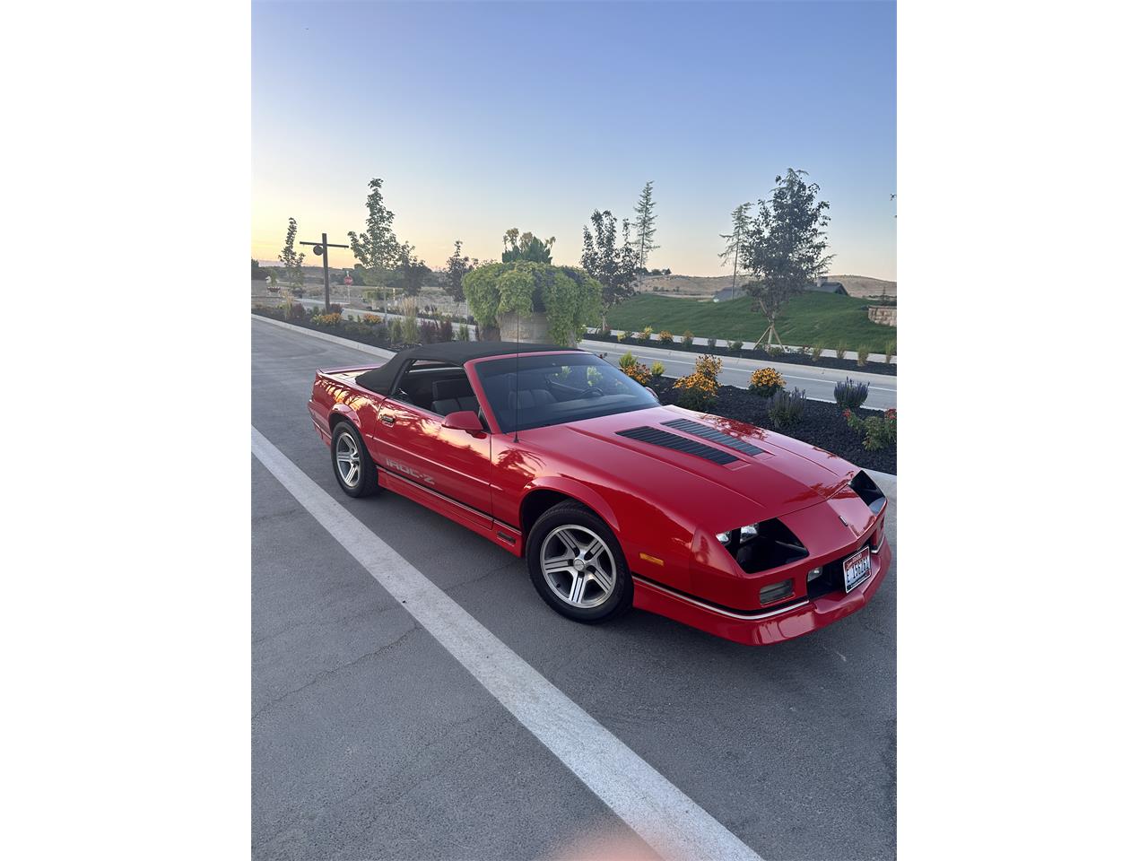 Chevrolet-Camaro-iroc-z-1988-Red-Gray-and-Black-3