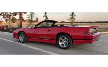 Chevrolet-Camaro-iroc-z-1988-Red-Gray-and-Black-30