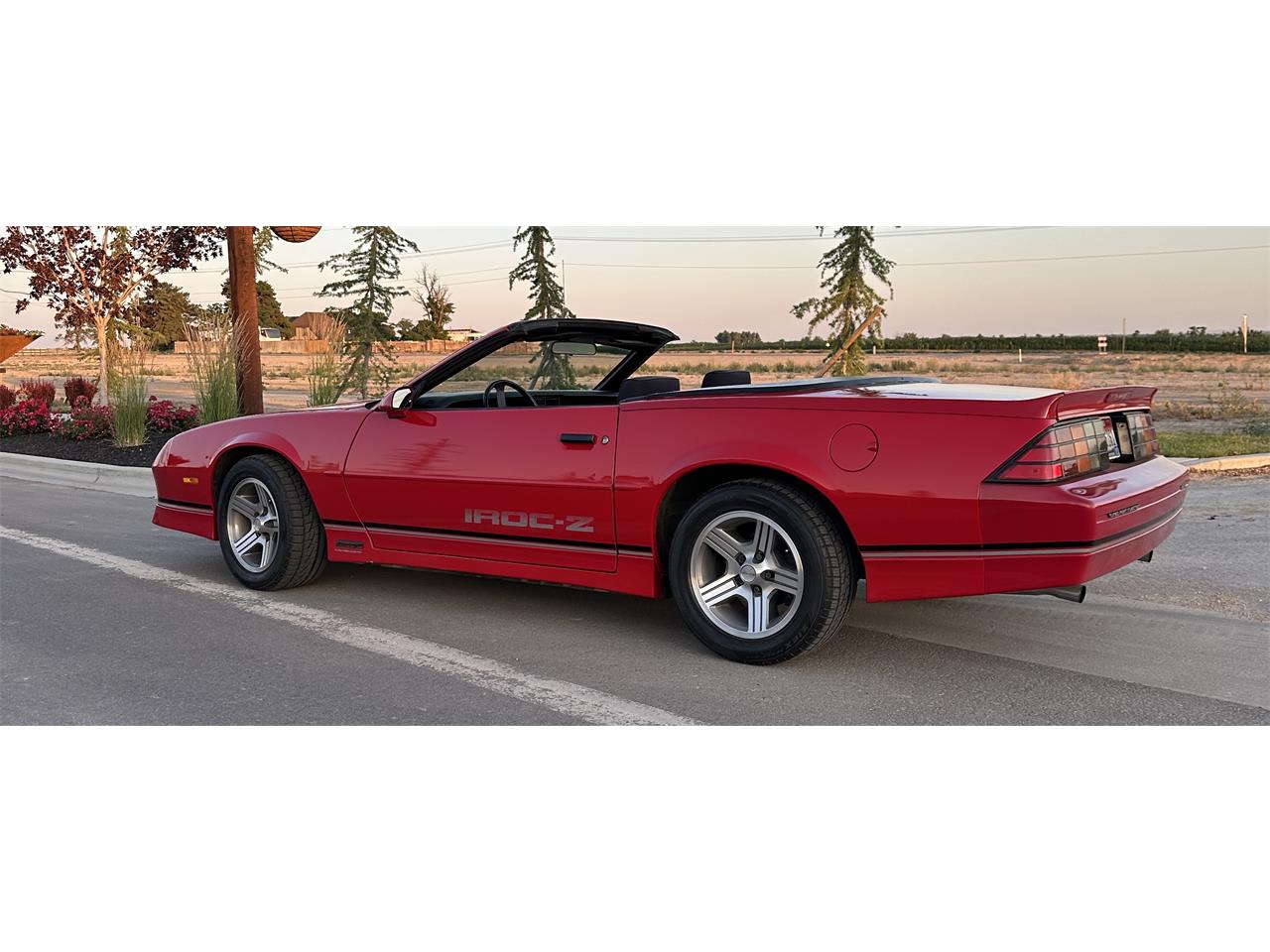 Chevrolet-Camaro-iroc-z-1988-Red-Gray-and-Black-30