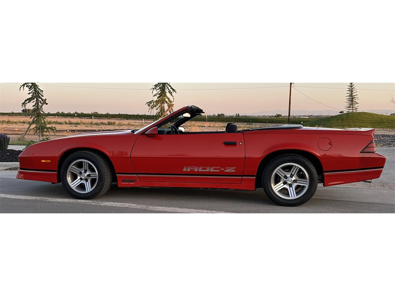 Chevrolet-Camaro-iroc-z-1988-Red-Gray-and-Black-31