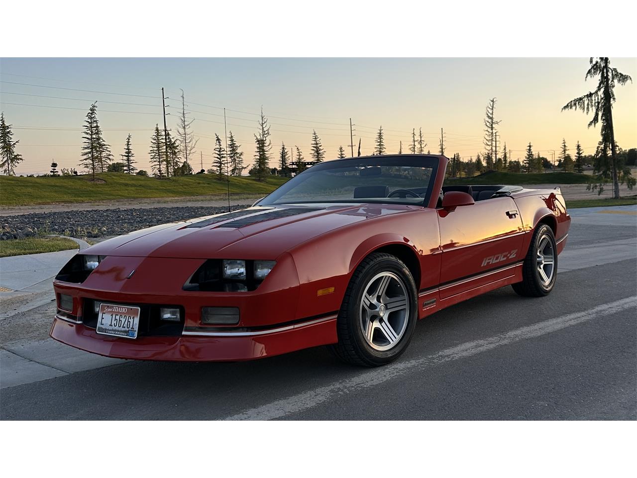 Chevrolet-Camaro-iroc-z-1988-Red-Gray-and-Black-34