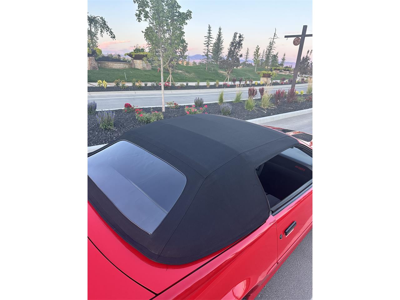 Chevrolet-Camaro-iroc-z-1988-Red-Gray-and-Black-4