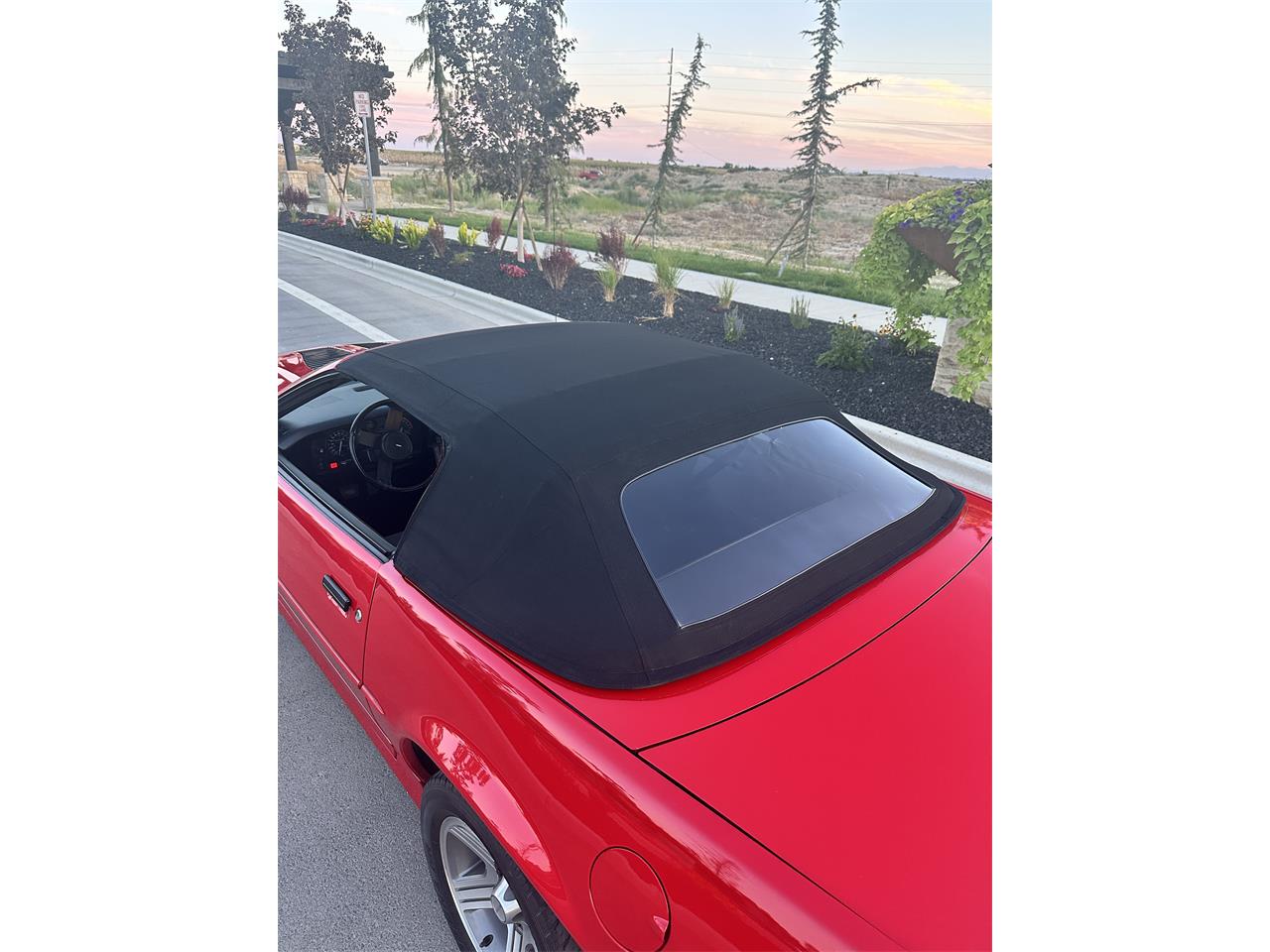 Chevrolet-Camaro-iroc-z-1988-Red-Gray-and-Black-6