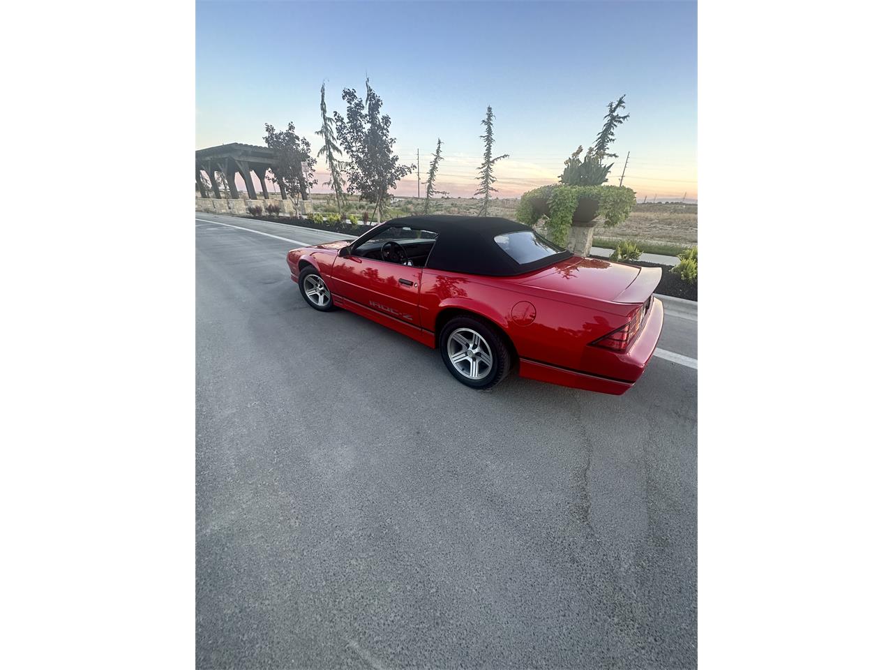 Chevrolet-Camaro-iroc-z-1988-Red-Gray-and-Black-7