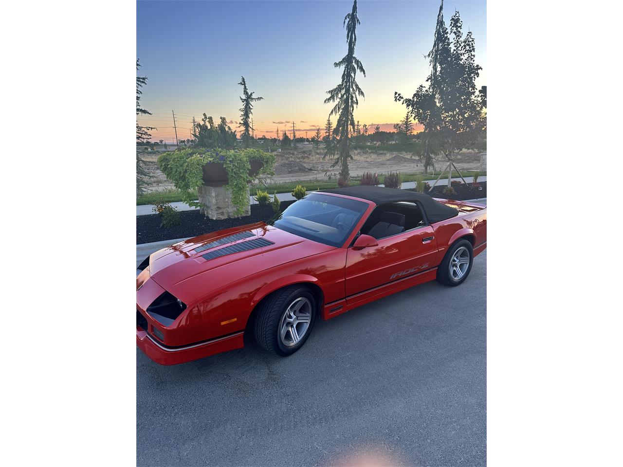 Chevrolet-Camaro-iroc-z-1988-Red-Gray-and-Black-8