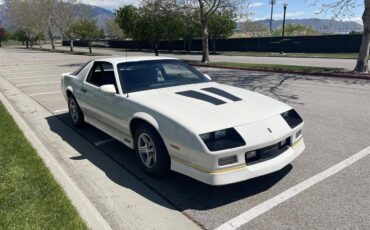 Chevrolet-Camaro-iroc-z-1989-White-Gray-10