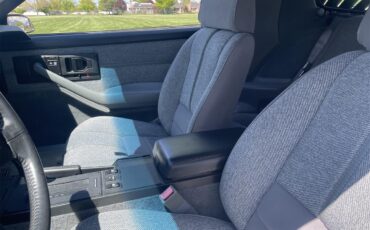 Chevrolet-Camaro-iroc-z-1989-White-Gray-11