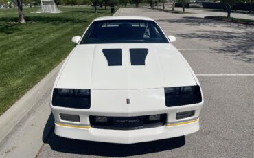 Chevrolet-Camaro-iroc-z-1989-White-Gray-12