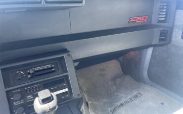 Chevrolet-Camaro-iroc-z-1989-White-Gray-14