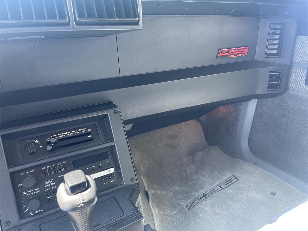Chevrolet-Camaro-iroc-z-1989-White-Gray-14