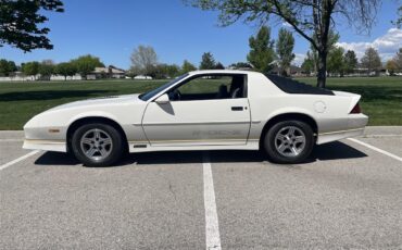 Chevrolet-Camaro-iroc-z-1989-White-Gray-18