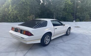 Chevrolet-Camaro-iroc-z-1989-White-Gray-2