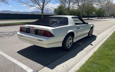 Chevrolet-Camaro-iroc-z-1989-White-Gray-20