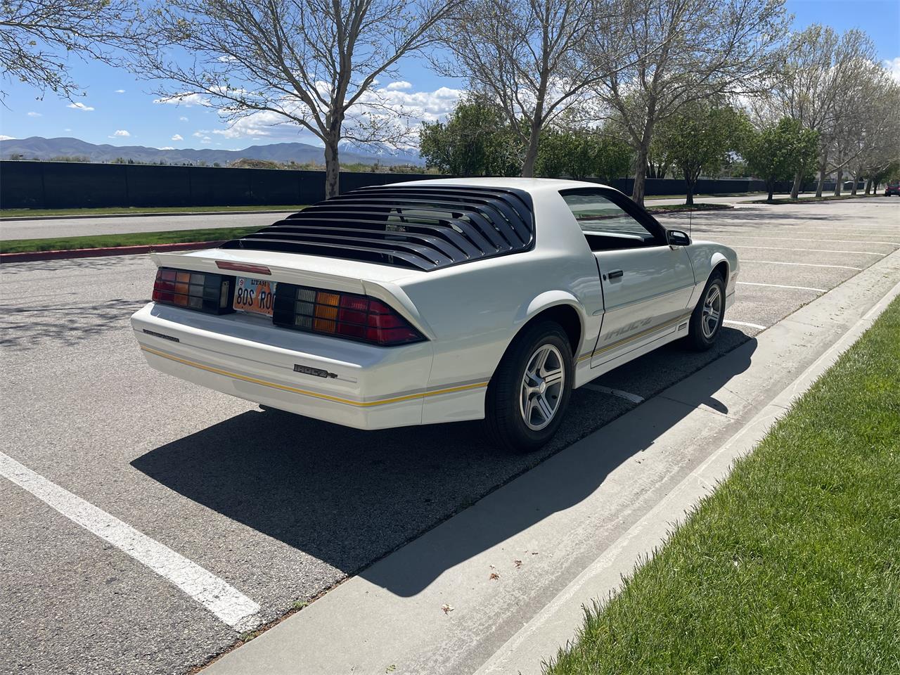 Chevrolet-Camaro-iroc-z-1989-White-Gray-20