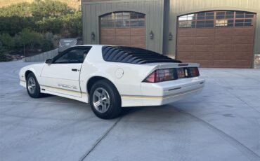 Chevrolet-Camaro-iroc-z-1989-White-Gray