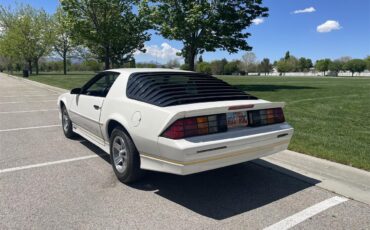 Chevrolet-Camaro-iroc-z-1989-White-Gray-6