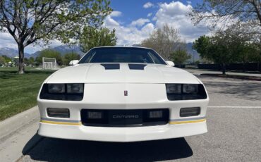 Chevrolet-Camaro-iroc-z-1989-White-Gray-9