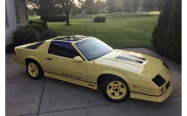 Chevrolet-Camaro-iroc-z28-1986-Yellow-Black-1