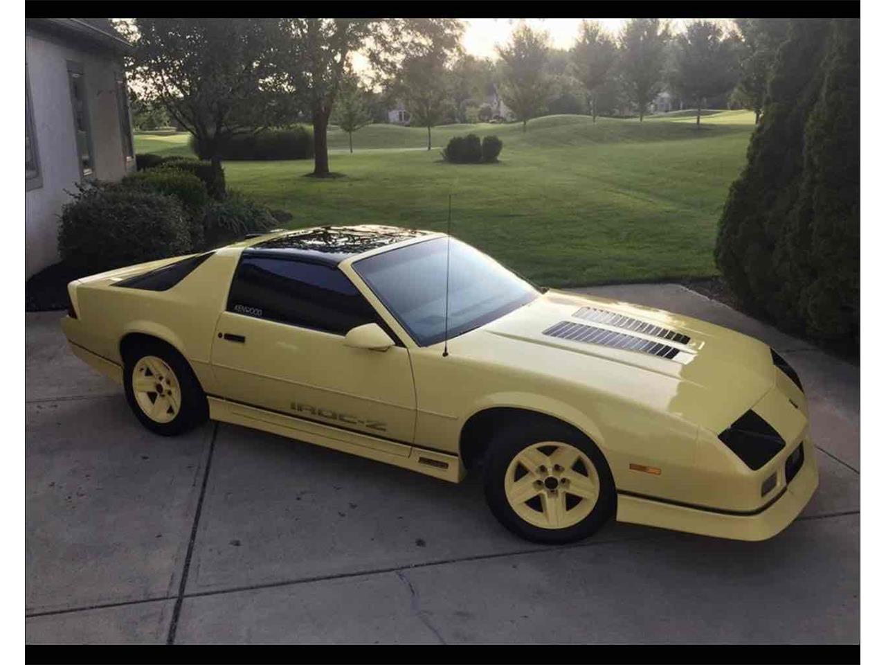 Chevrolet-Camaro-iroc-z28-1986-Yellow-Black-1