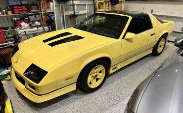 Chevrolet-Camaro-iroc-z28-1986-Yellow-Black-10