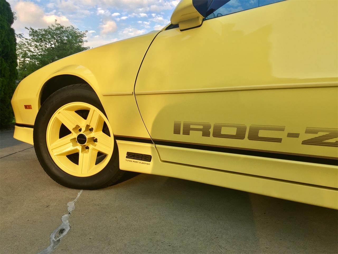 Chevrolet-Camaro-iroc-z28-1986-Yellow-Black-23