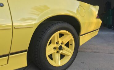 Chevrolet-Camaro-iroc-z28-1986-Yellow-Black-24