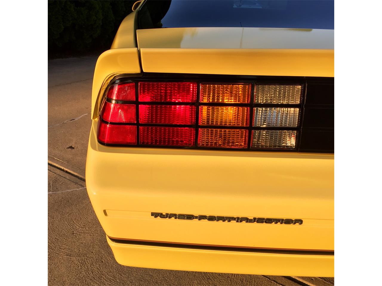 Chevrolet-Camaro-iroc-z28-1986-Yellow-Black-25