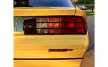 Chevrolet-Camaro-iroc-z28-1986-Yellow-Black-26