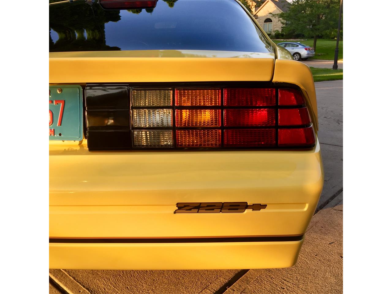 Chevrolet-Camaro-iroc-z28-1986-Yellow-Black-26