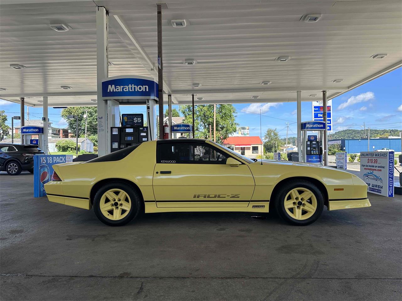 Chevrolet-Camaro-iroc-z28-1986-Yellow-Black-3