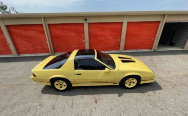 Chevrolet-Camaro-iroc-z28-1986-Yellow-Black-4