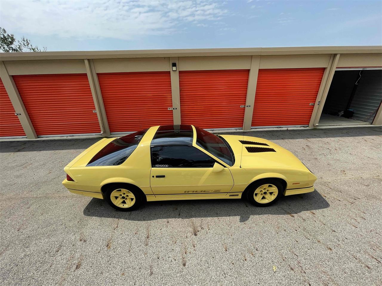 Chevrolet-Camaro-iroc-z28-1986-Yellow-Black-4