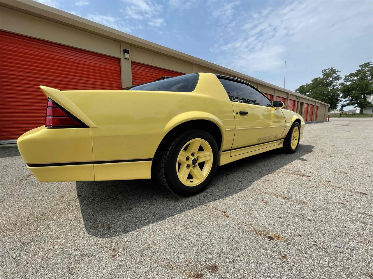 Chevrolet-Camaro-iroc-z28-1986-Yellow-Black-5