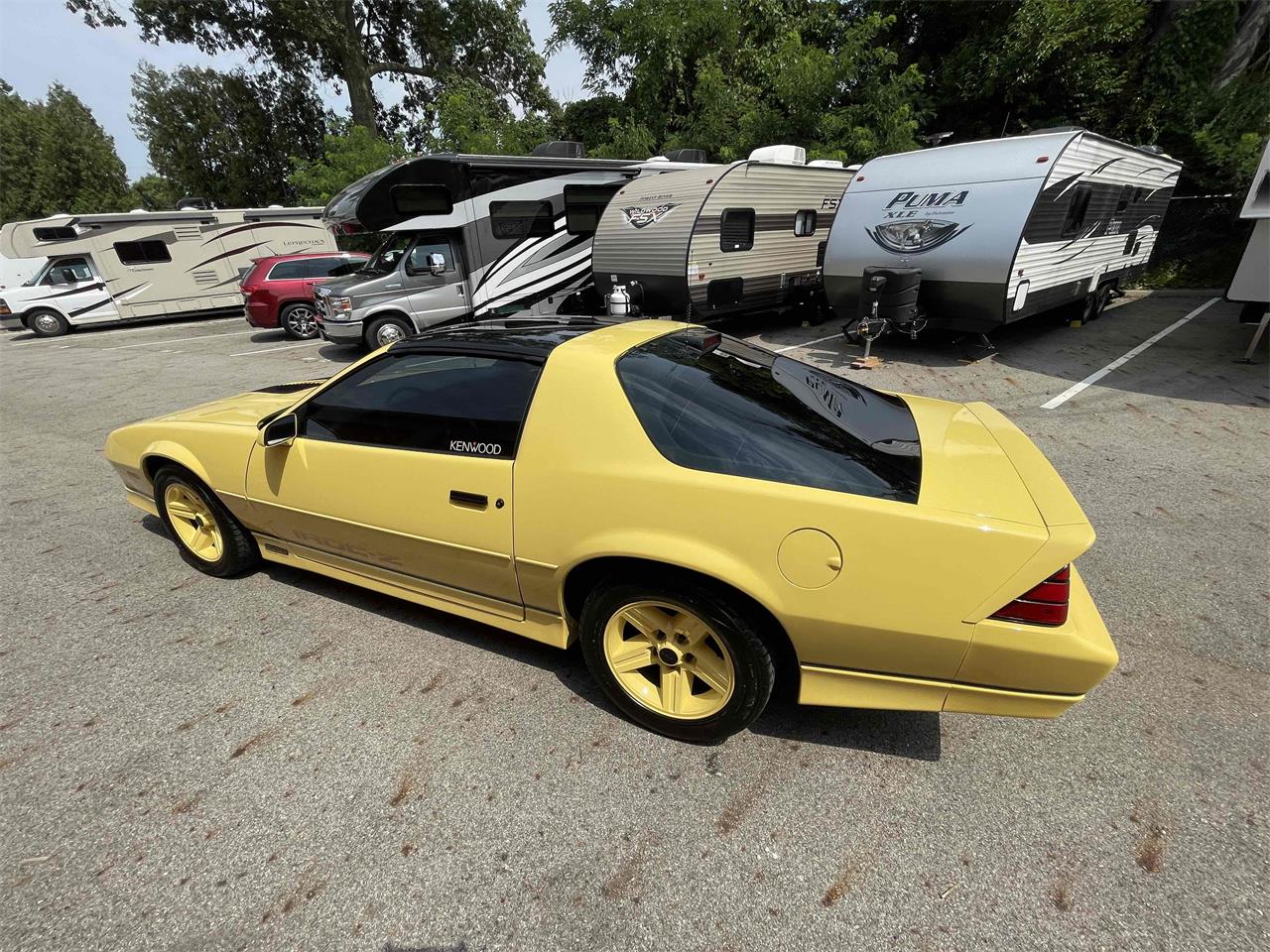 Chevrolet-Camaro-iroc-z28-1986-Yellow-Black-7