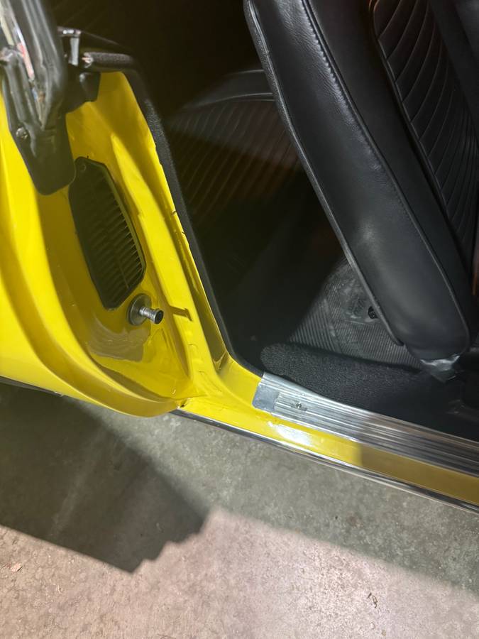 Chevrolet-Camaro-on-1969-yellow-1