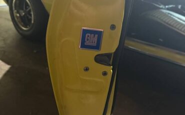 Chevrolet-Camaro-on-1969-yellow-2